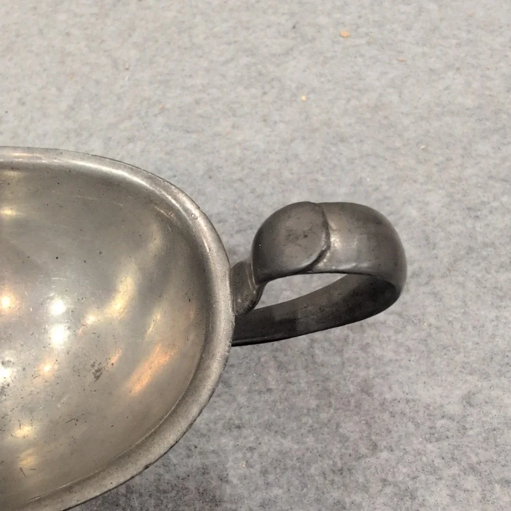 Crescent Pewter Gravy Boat Traditional Pedestal Base Sauce Server Silver Tone - Picture 6 of 7